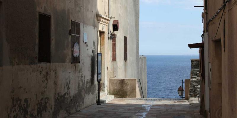 工业大数据分析如何重塑精密零件制造业的CNC加工质量控制体系